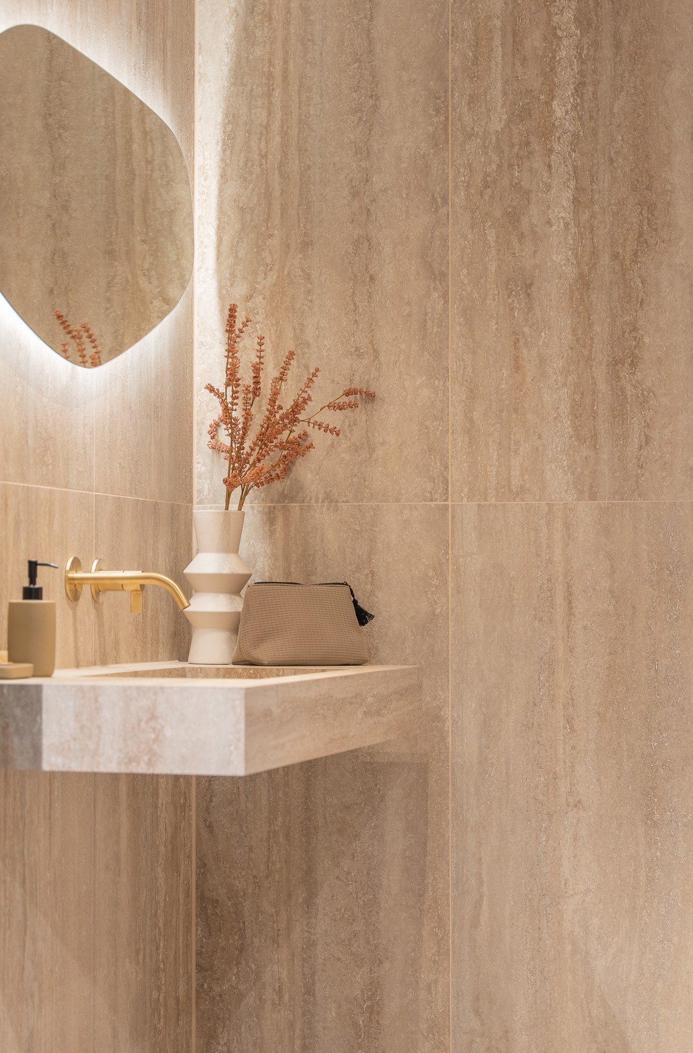 Natuurlijke elegantie: travertin in de badkamer - Foto 4